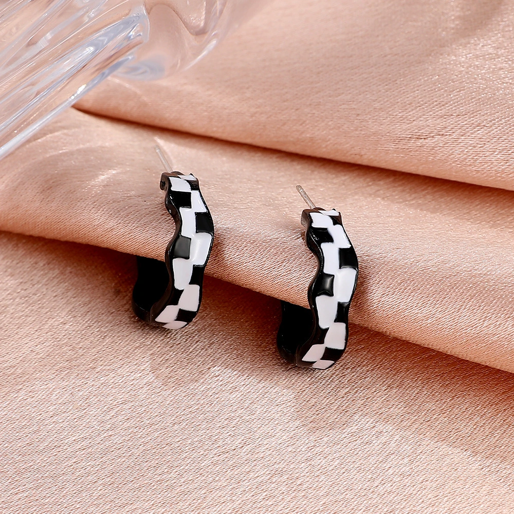 Retro Temperament Dripping Oil Black And White Checkerboard Earrings Ins Net Red