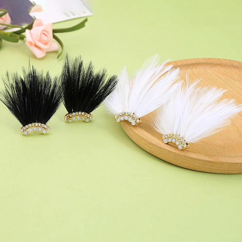 Feather fringe ear stud