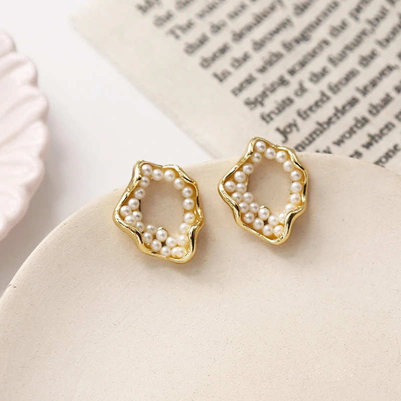 Irregular geometric broken pearl earrings