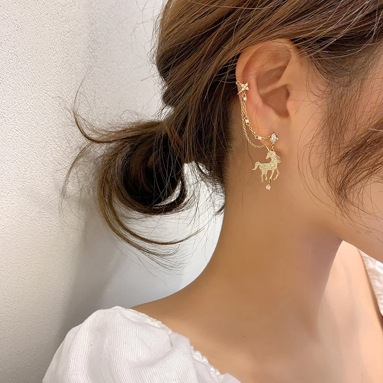 Dongdaemun Pegasus pierced earrings