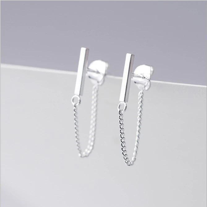 Small and simple fashion chain earrings