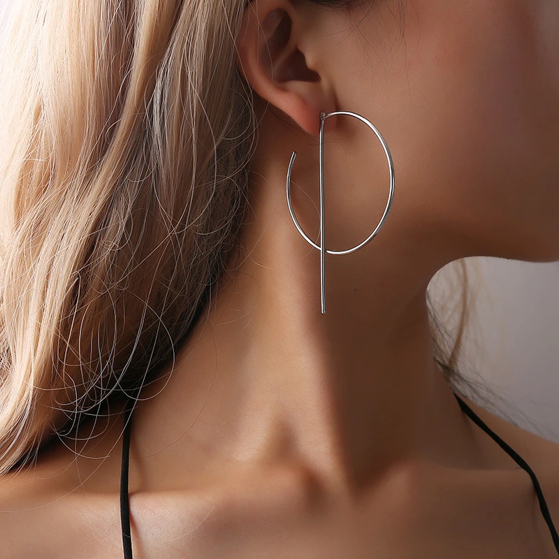 Simple C-shaped earrings