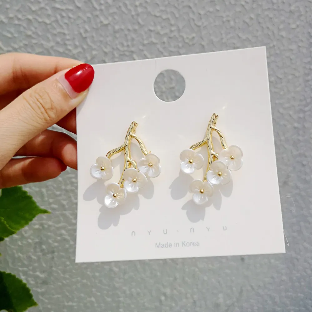 Pearl flower earrings