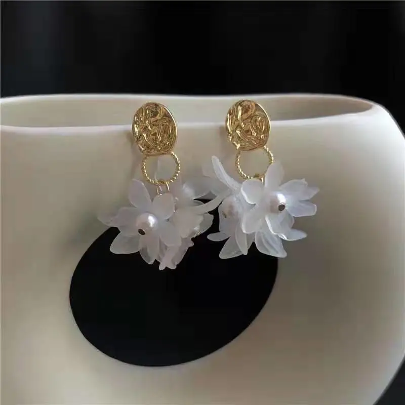 Temperament Pearl Flower Earrings