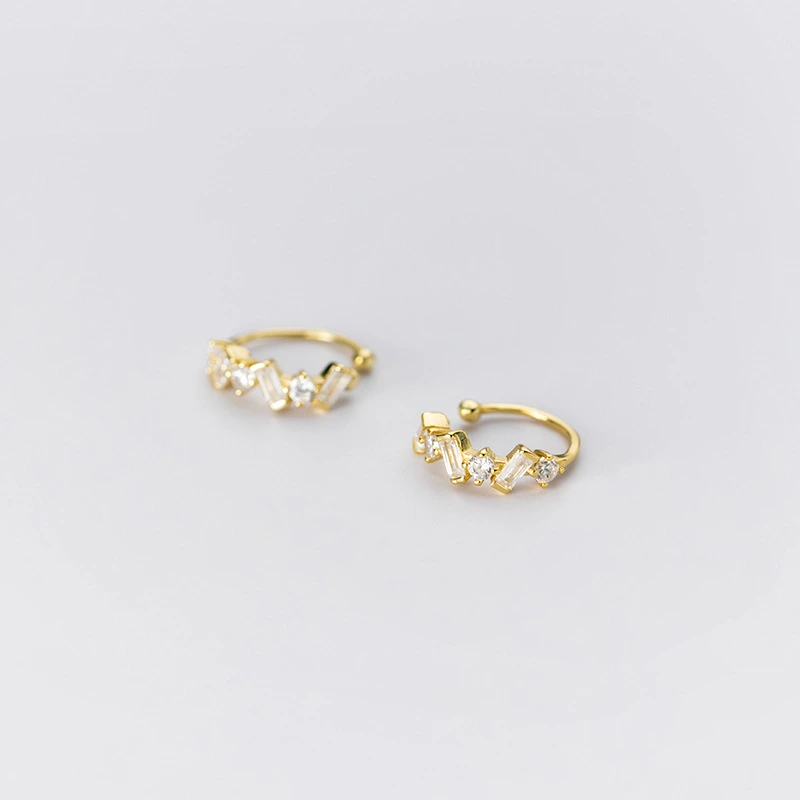 Diamond ear clip without pierced ears