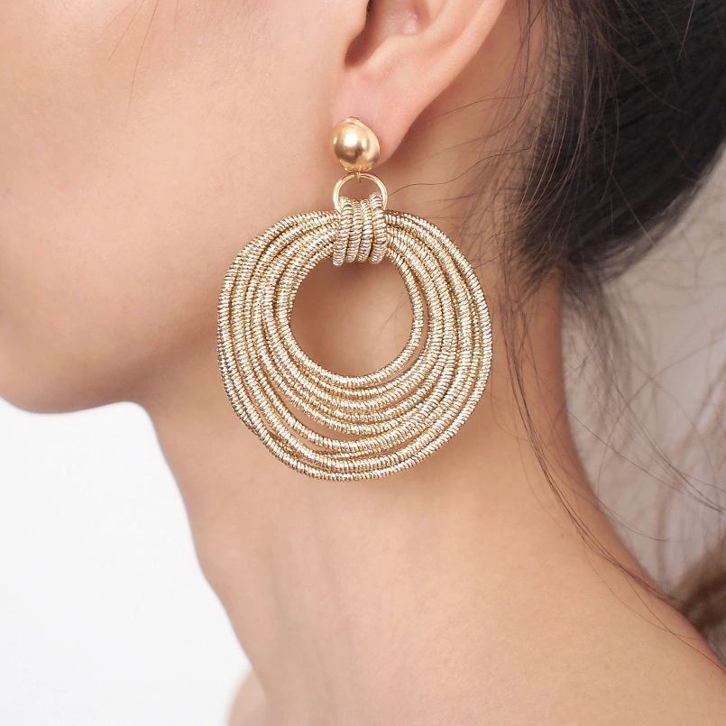 Retro fashion round metal earrings