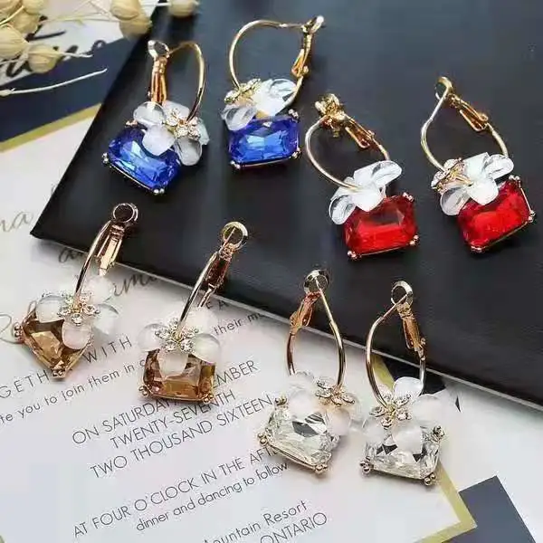 Flower crystal earrings