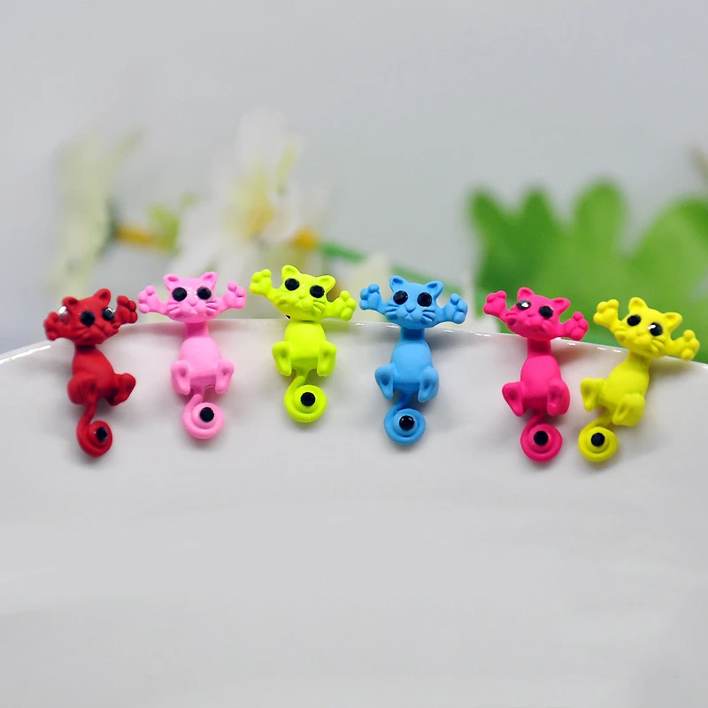 Three-dimensional color cat piercing earrings