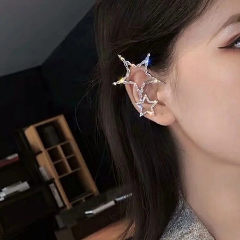 Five point star ear hang