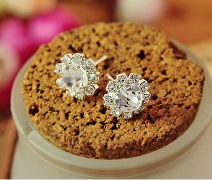 Korean Fashion Zircon Flash Diamond Sun Flower Earrings