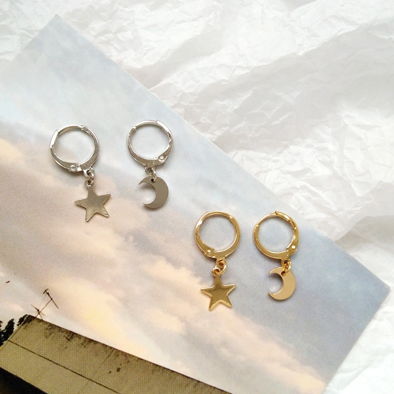 Small star and moon personality asymmetrical earrings