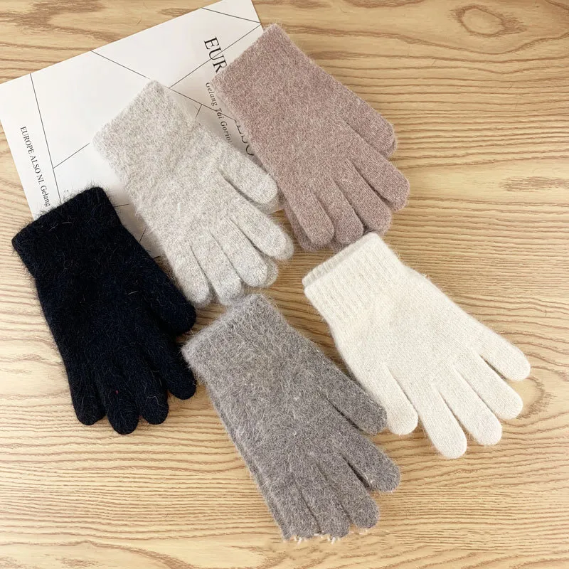 Warm cycling gloves for students