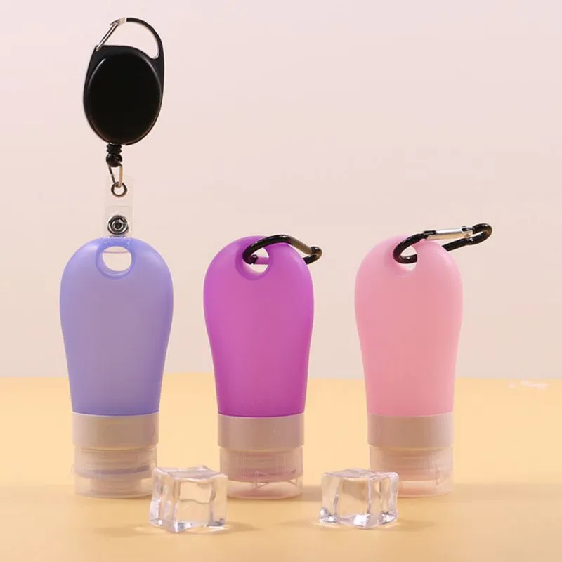 Hole type silicone travel bottle with hanging buckle