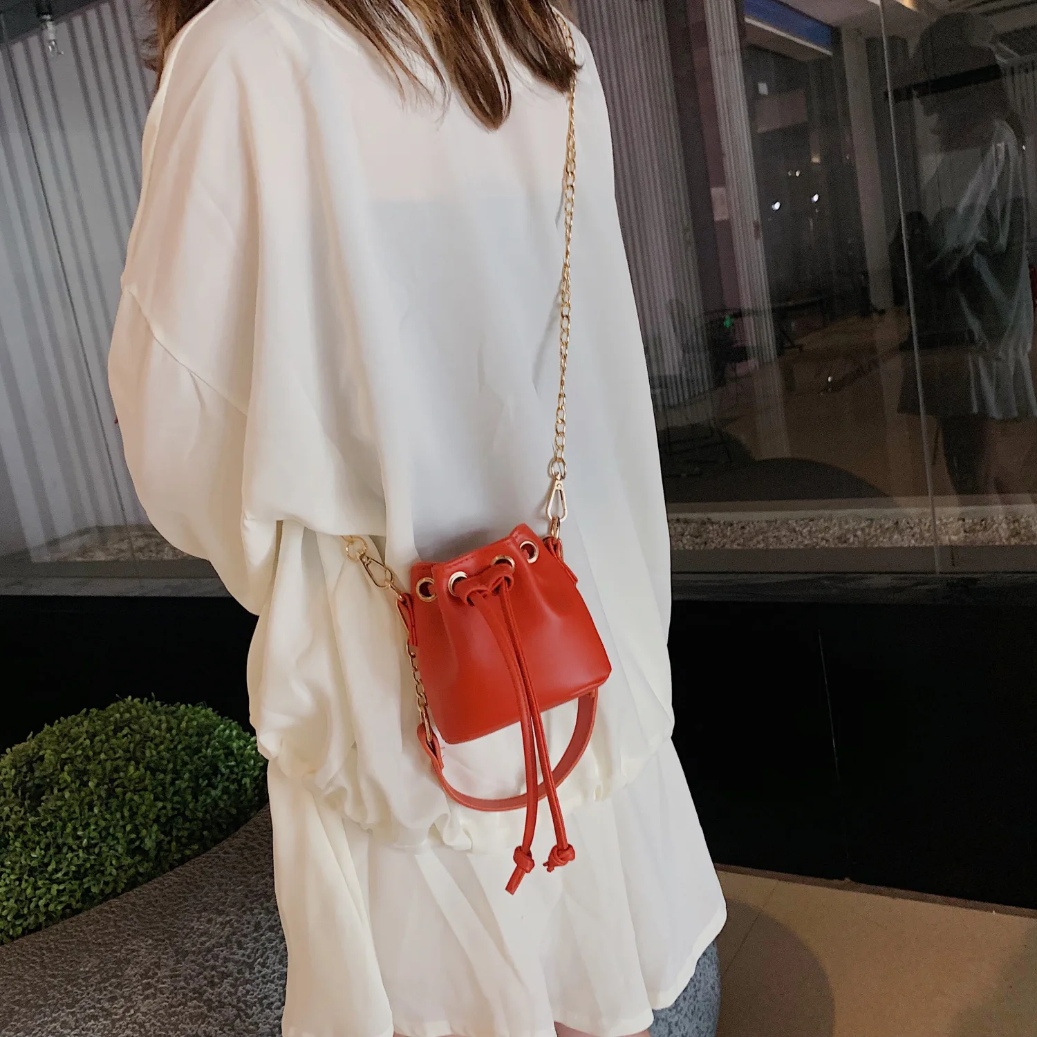 Canvas bucket shoulder bag