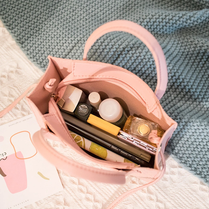 Ladies portable small square bag