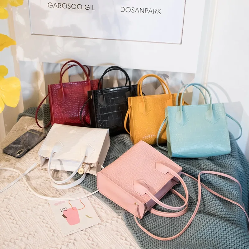 Ladies portable small square bag