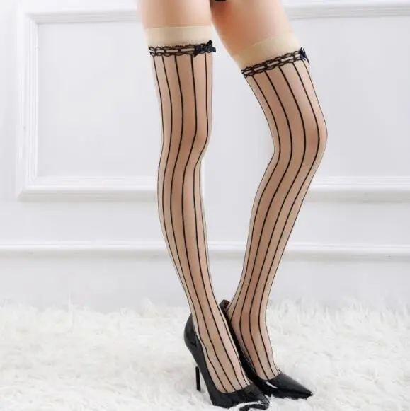 Vertical line bow socks