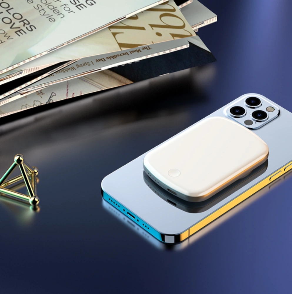 Lightweight And Compact Magnetic Wireless Power Bank