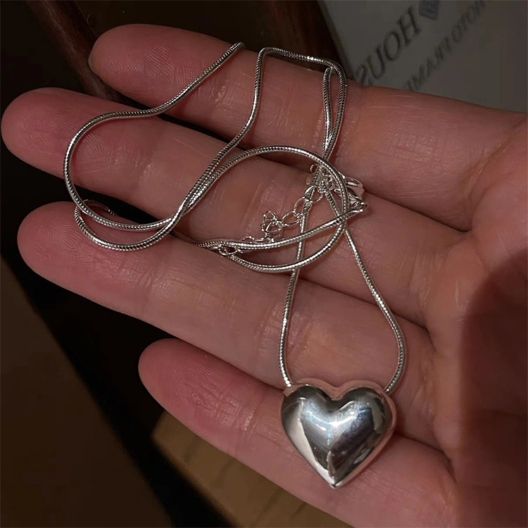 Women's Versatile Three-dimensional Metal Heart Pendant Necklace