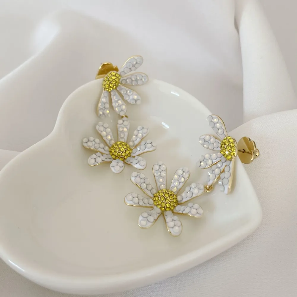 Cute Elegant Daisy Flower Earring Women Fashion Ears Jewelry Accessories Copper Gold Plated