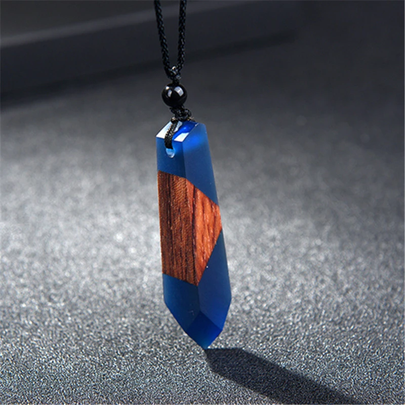 European And American Wood Resin Pendant Necklace