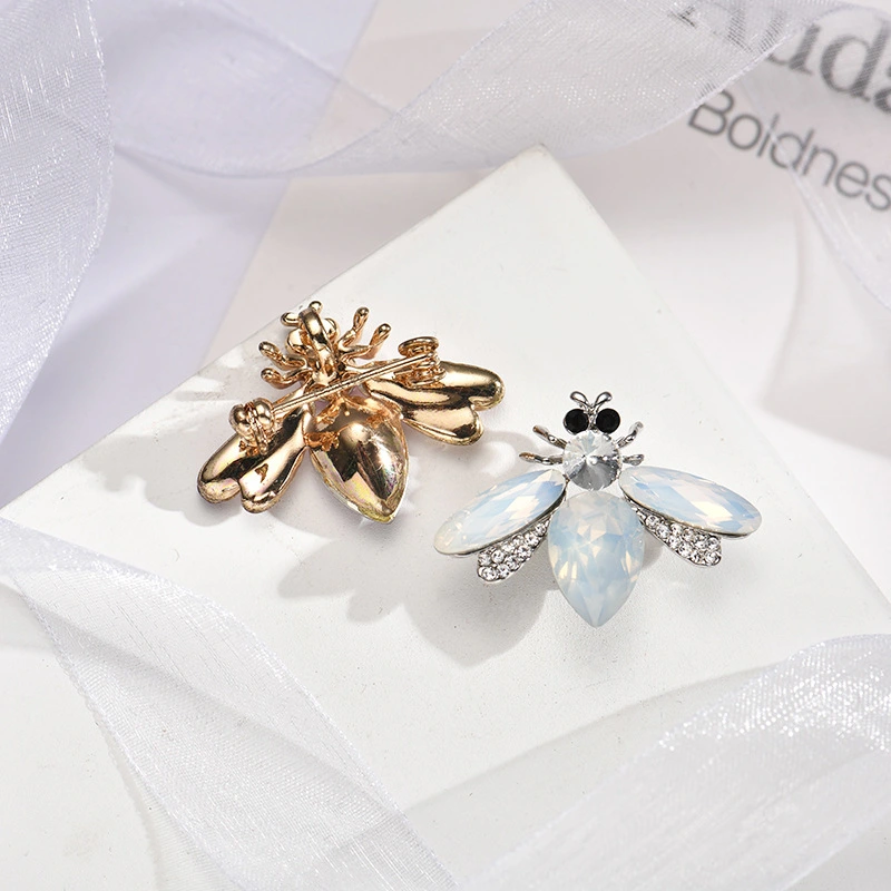 Crystal Glass Bee Brooch Scarf Buckle Three-dimensional Accessories