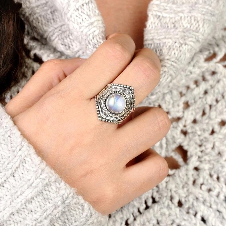 Women's Fashion Vintage Moonstone Geometric Ring