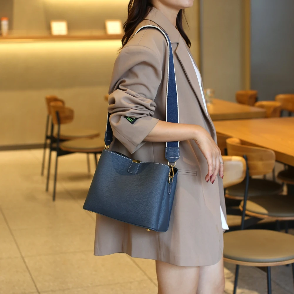 Large Capacity First Layer Leather Crossbody Bag