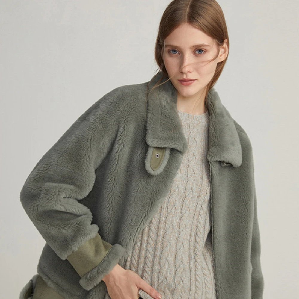 Fashionable Short Silhouette Fur Coat For Women