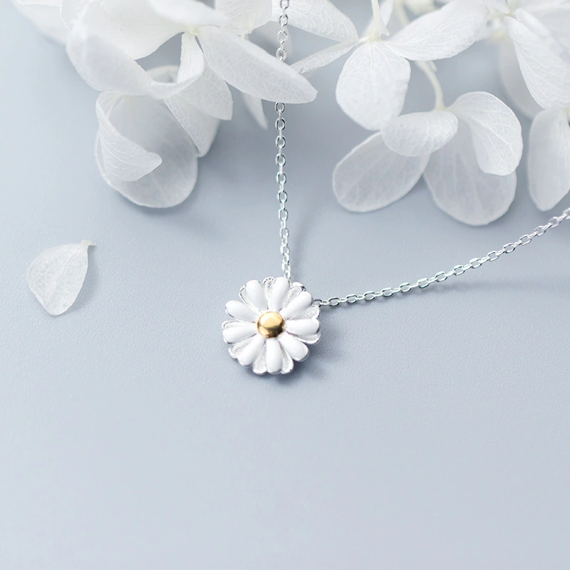 Small Daisy Necklace Fairy Cool Wind