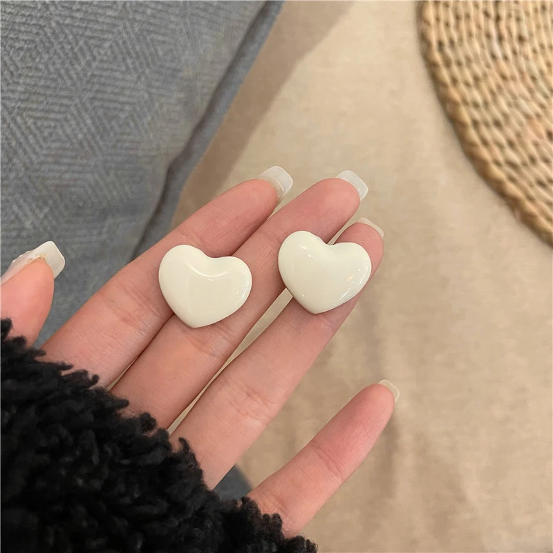 Milk White Temperament High Class Atmosphere Earrings