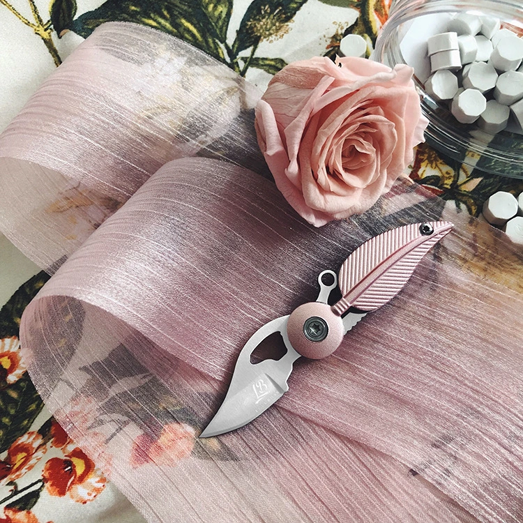 Creative Feather Knife For Girls To Defend Themselves Outdoors