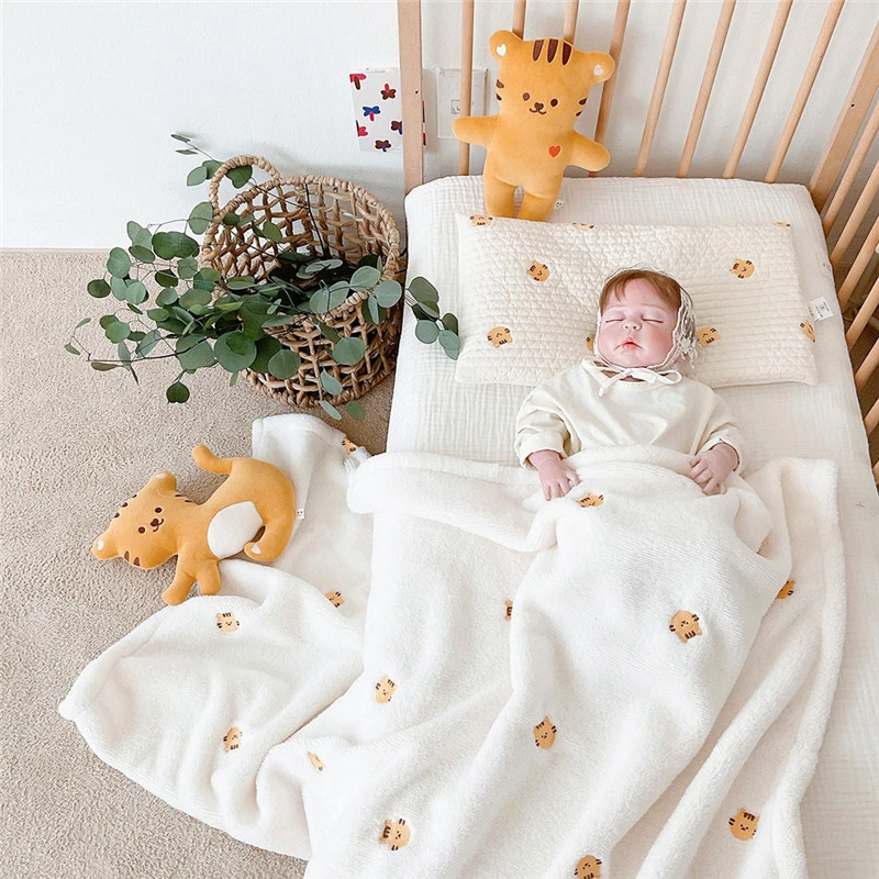 Fashion Simple Bear Embroidery Cover Blanket