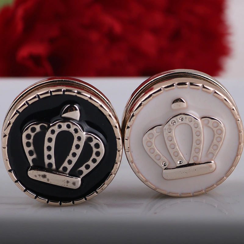 Black And White Crown Pattern Multifunctional Magnetic Buckle