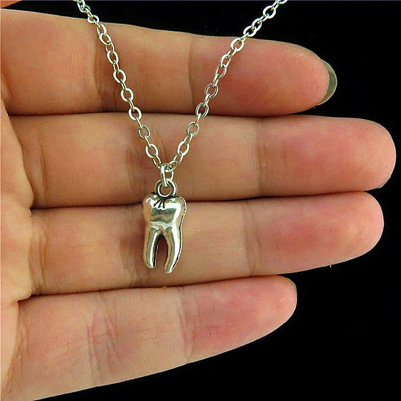 Vintage Alloy Tooth Pendant Necklace