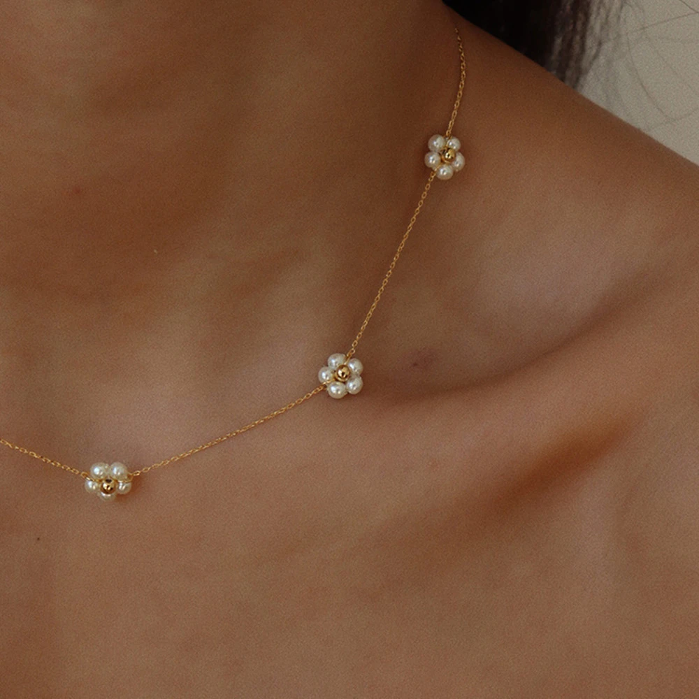 Simple Niche Scattered Flower Necklace Pearls