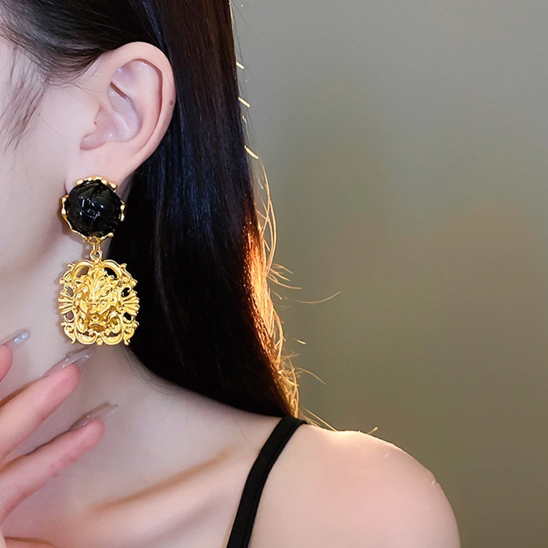 Wrinkle Irregular Lion Head Earrings Fashion