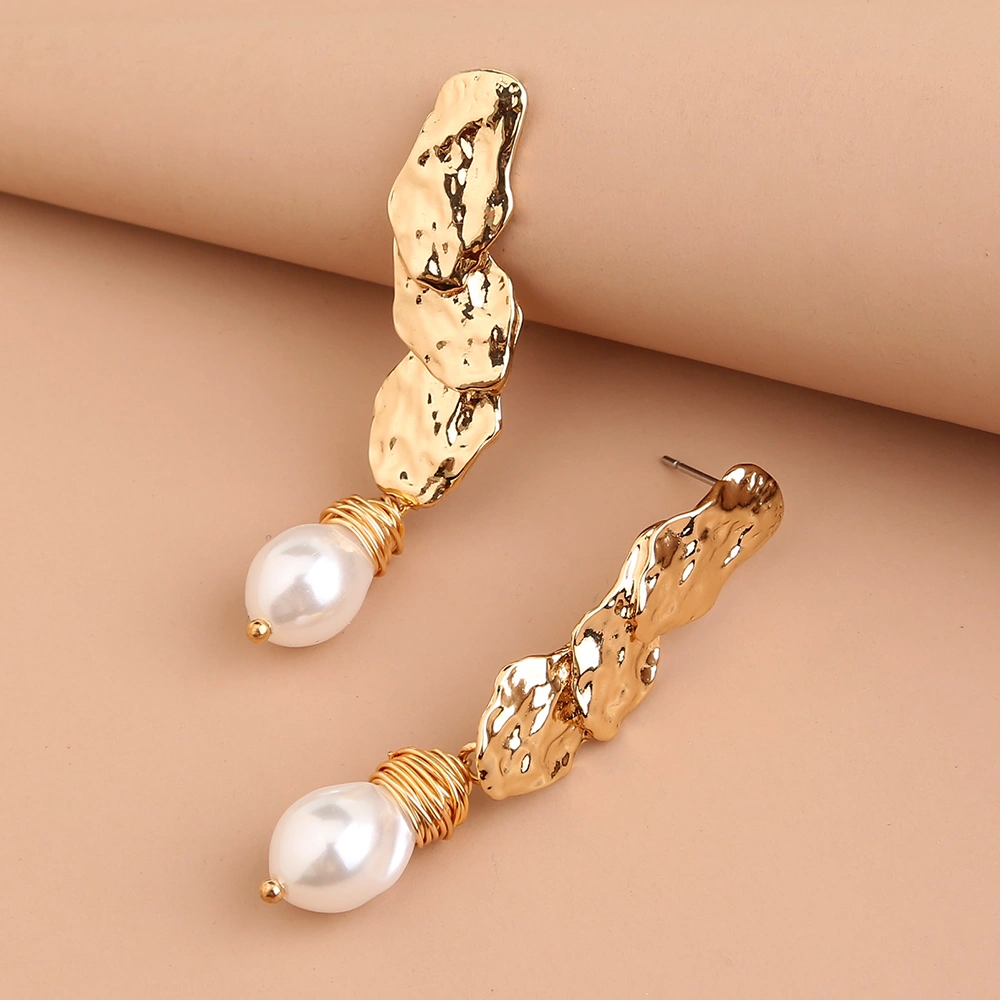 European and American fashion retro style special-shaped metal earrings factory wholesale ladies baroque pearl earrings