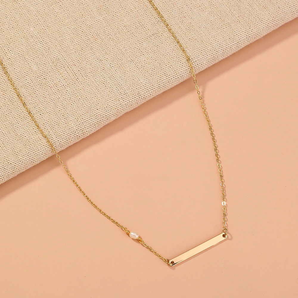 European and American simple temperament clavicle chain female freshwater pearl metal geometric pendant necklace