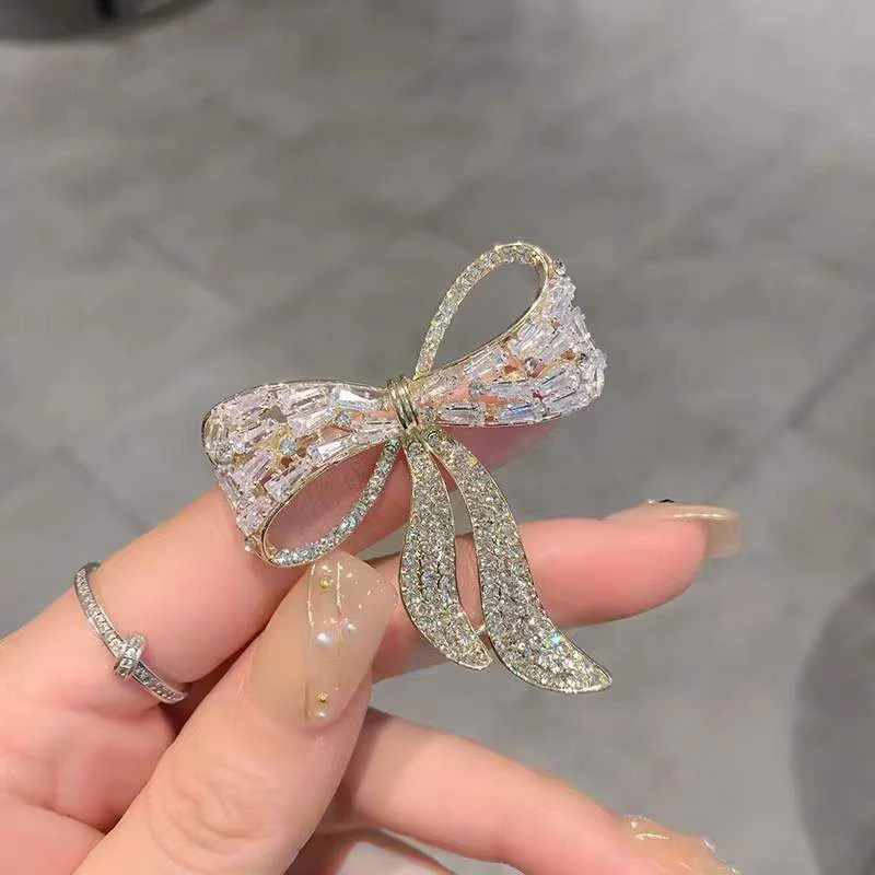 Korean Butterfly Bow Tie Zircon Rhinestone Brooch Simple Personality Fashion Pin Suit Anti-exposure Net Red Corsage