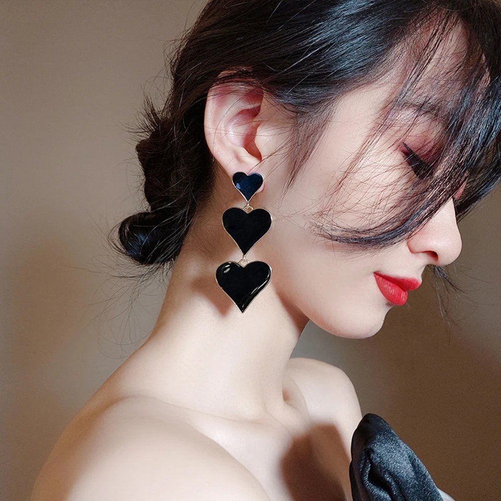 Modern Goddess Retro Black Heart Earrings Women