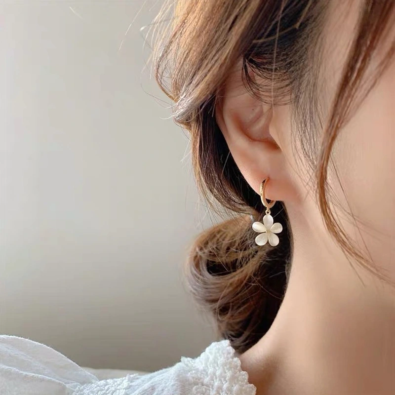 Zirconium Butterfly Wreath Earrings Are Simple In Personality