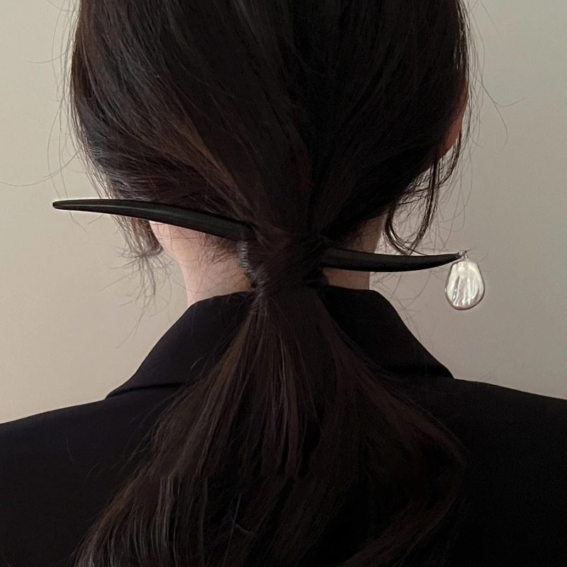 Classical Baroque Pearl Sandalwood Hairpin