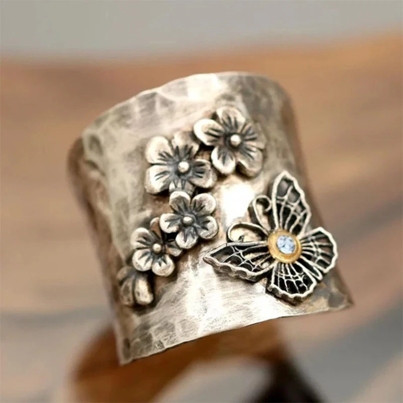 Simple Wide Butterfly Flower Rhinestone-embedded Ring