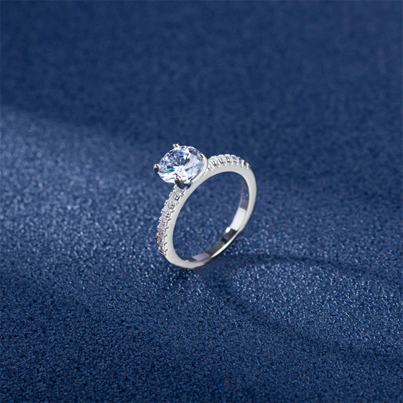 Temperament Women's Micro Set Zircon Ring