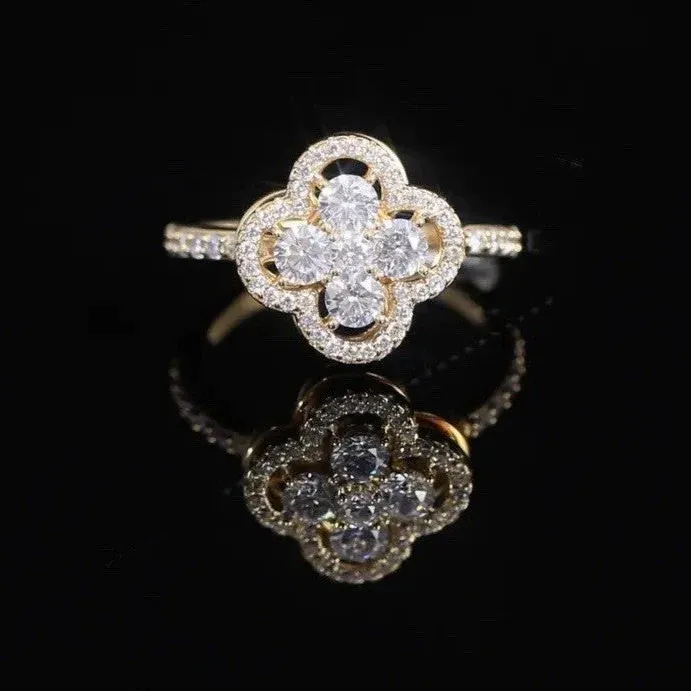 Four Leaf Zircon Flower Rotatable Women's Ring