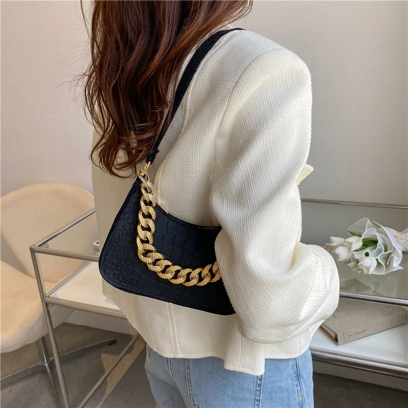 One Shoulder Fashion Chain Small Square Bag