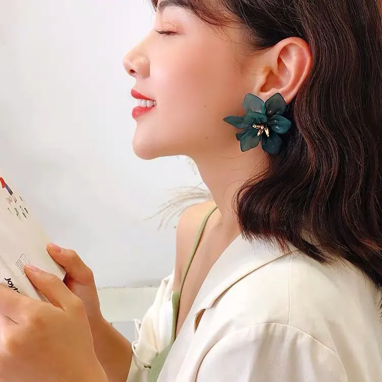 Fashion Personality Petal Showing Face Slimming Earrings