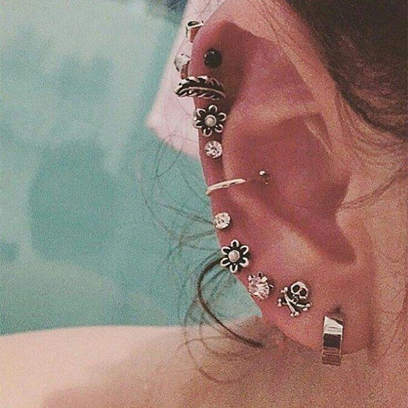 Skull Head Inlaid Diamond Semi-circular Alloy Ear Studs