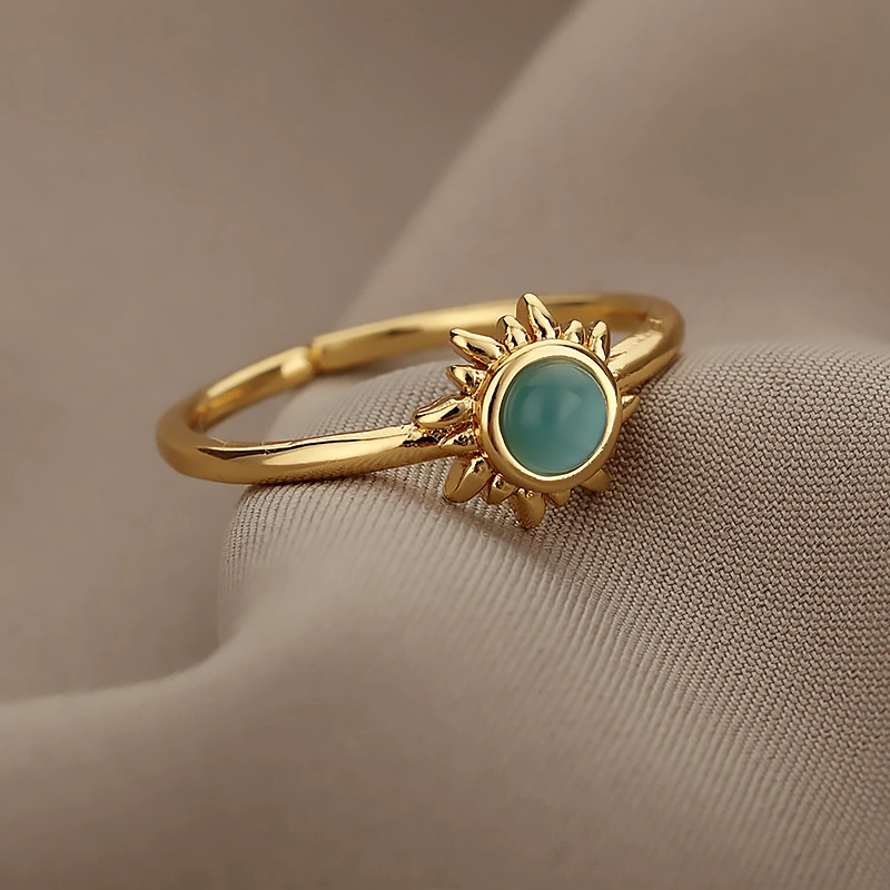 Crown Ring Ladies Ring Finger Closed Mouth